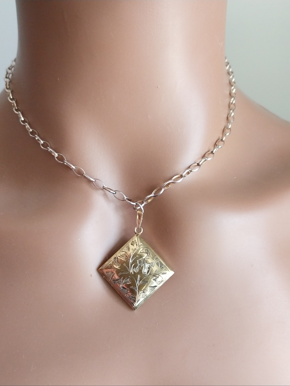 Sterling Silver Floral Engraved Pendant Necklace - Women's Jewelry